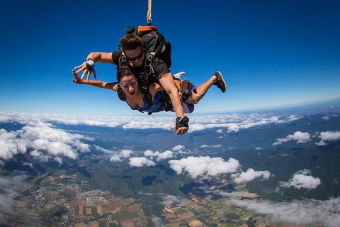 Reef And Rainforest Tandem Sky Dive In Cairns - Pubs Melbourne 3