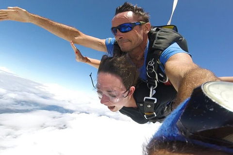 Reef And Rainforest Tandem Sky Dive In Cairns - Pubs Melbourne 4