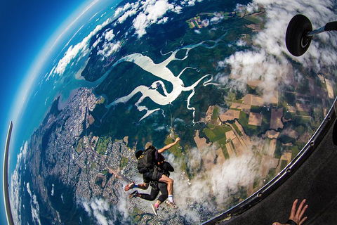Reef And Rainforest Tandem Sky Dive In Cairns - Pubs Melbourne 5