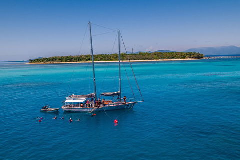 Ocean Free Green Island & Great Barrier Reef Snorkel Cruise, Cairns 25 Guests - Pubs Melbourne 0
