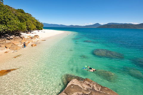 Fitzroy Island Catamaran Transfers From Cairns - Pubs Melbourne 4