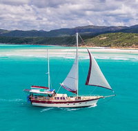 2-Day Whitsundays Sailing Adventure SV Whitehaven - Pubs Melbourne