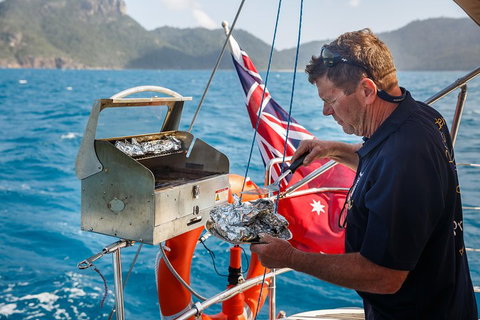 2-Night Cabin Charter Aboard Cruising Yacht Milady - Pubs Melbourne 5