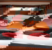 1-Night Whitsundays Private Charter Aboard Cruising Yacht Milady - Pubs Melbourne