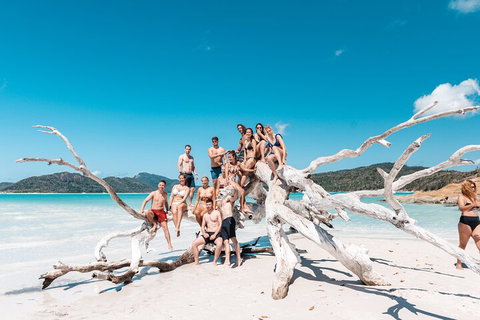 4 Day & 3 Night Whitsunday Islands & Outer Reef Sailing Adventure On Condor - Pubs Melbourne 0