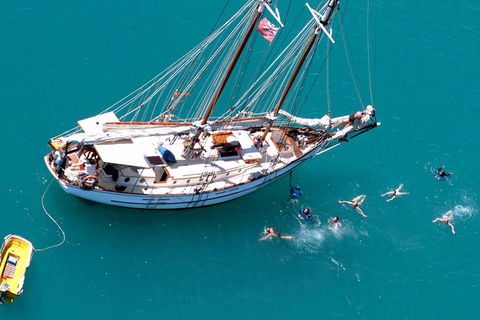 Whitsunday Islands Private Sailing Experience With Snorkeling & Langford Reef - Pubs Melbourne 1