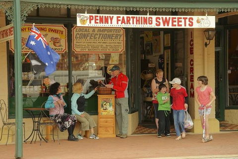 2-Day Wave Rock, York, Wildflowers & Aboriginal Experience - Pubs Melbourne 4