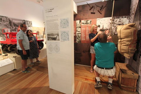 Cairns Aquarium And Small Group City Sightseeing Tour - Pubs Melbourne 1