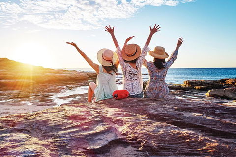 4-Day Coastal Loop Via Monkey Mia Wild Dolphins Kalbarri Pinnacles Perth Return - Pubs Melbourne 4