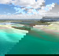 Deluxe Seaplane Tour Noosa to Glasshouse Adventure for 2 with Photobook - Pubs Melbourne