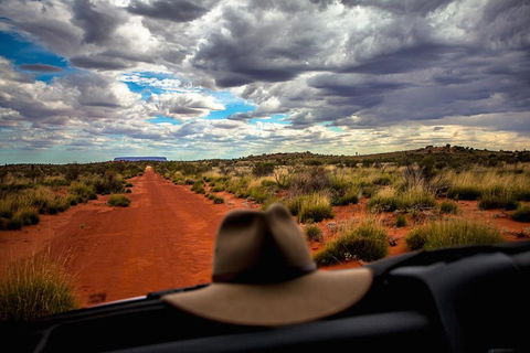 Mount Conner 4WD Small Group Tour From Ayers Rock Including Dinner - Pubs Melbourne 4